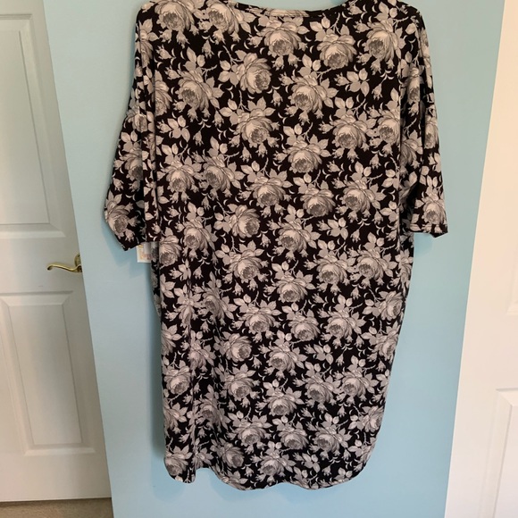 LuLaRoe Irma high low floral black and white shirt - Picture 2 of 12